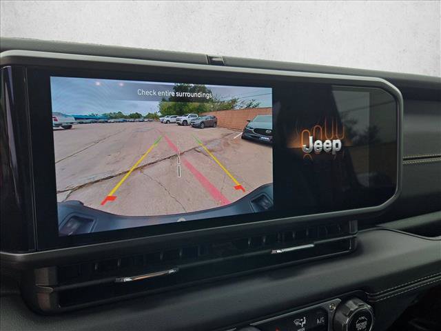 Used 2025 Jeep Gladiator Sport AWD/4WD image 13