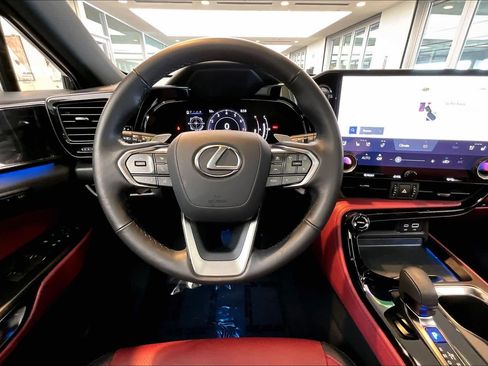 Used 2025 Lexus NX 250 FWD w/ Premium Package image 6