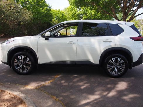 Used 2023 Nissan Rogue SV image 4