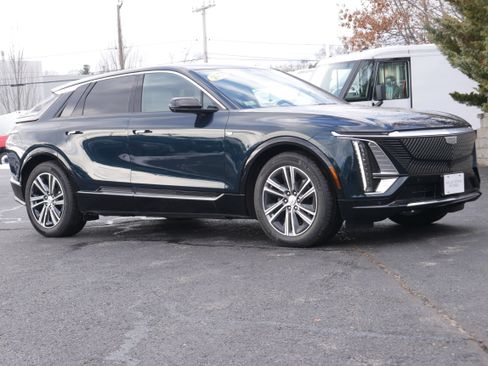 Certified 2024 Cadillac Lyriq Luxury image 9