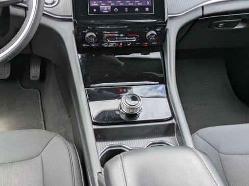 Used 2024 Jeep Grand Cherokee Laredo RWD image 18