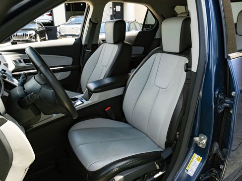 Used 2017 Chevrolet Equinox Premier w/ Enhanced Convenience Package AWD/4WD image 31