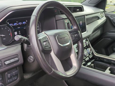 Used 2021 GMC Yukon Denali w/ Denali Premium Package AWD/4WD image 17