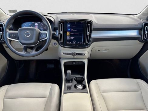 Used 2021 Volvo XC40 T5 Momentum w/ Protection Package Premier image 13