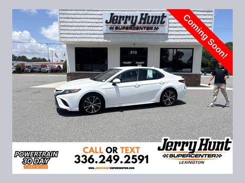 Used 2019 Toyota Camry SE FWD image 1