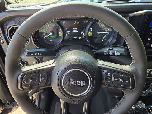Used 2025 Jeep Wrangler Unlimited Rubicon 4xe w/ Safety Group AWD/4WD image 18