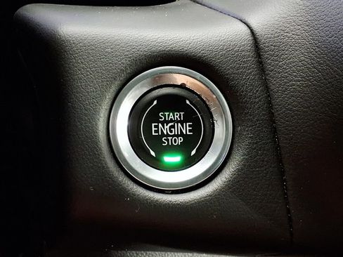 Used 2023 Chevrolet Suburban LT RWD image 15