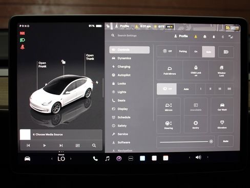 Used 2023 Tesla Model 3 Standard Range image 6