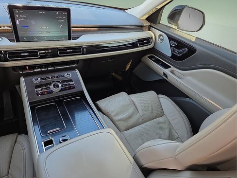 Used 2023 Lincoln Aviator Reserve w/ Equipment Group 201A image 13