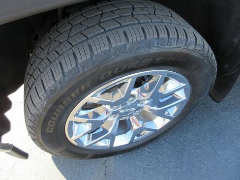 Used 2014 GMC Sierra 1500 SLT w/ Suspension Package, Off-Road AWD/4WD image 14