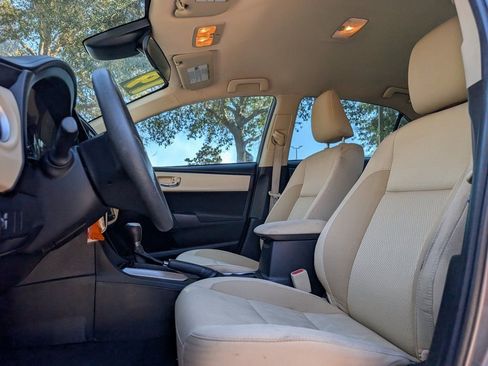 Used 2019 Toyota Corolla LE image 12