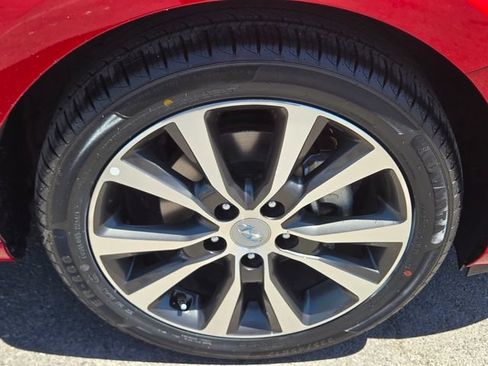 Used 2020 Hyundai Elantra GT FWD image 9