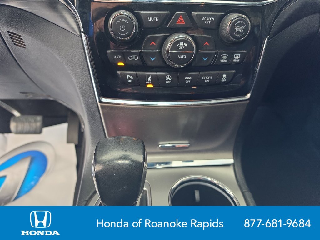Used 2020 Jeep Grand Cherokee Laredo w/ Laredo X Package RWD image 15