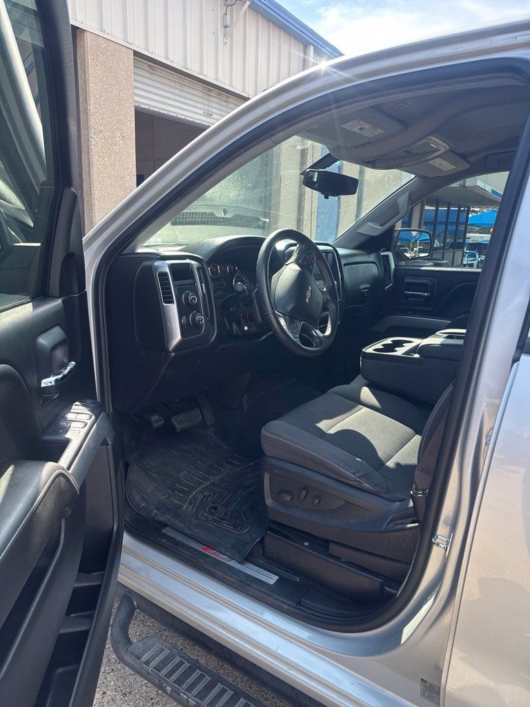 Used 2017 Chevrolet Silverado 1500 LT w/ Redline Edition AWD/4WD image 5