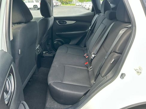 Used 2021 Nissan Rogue Sport S image 11