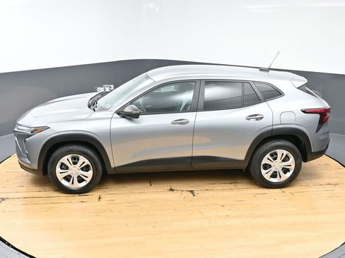 Used 2024 Chevrolet Trax LS w/ Driver Confidence Package FWD image 43