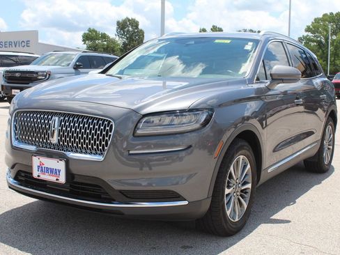Used 2022 Lincoln Nautilus FWD w/ Premium Package image 5