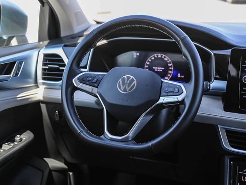 Used 2025 Volkswagen Taos SE FWD image 15