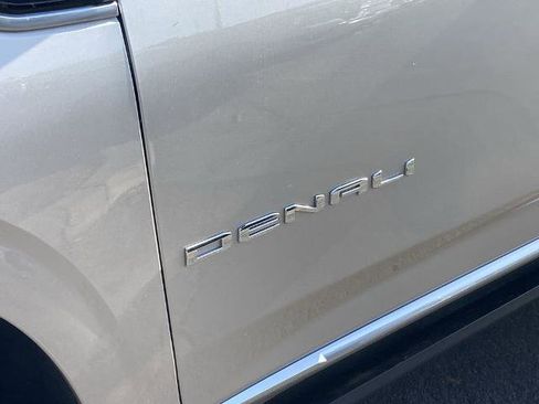 Used 2021 GMC Yukon Denali w/ Denali Premium Package image 29