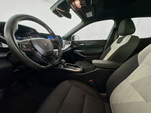 Used 2024 Chevrolet Trax RS w/ Sunroof Package FWD image 20