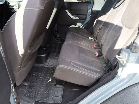 Used 2015 Jeep Wrangler Unlimited Rubicon w/ Connectivity Group image 17