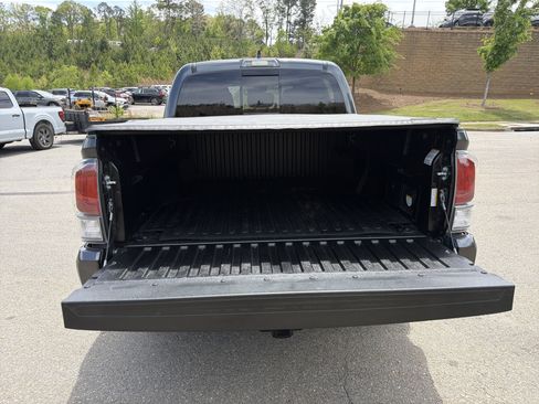 Used 2022 Toyota Tacoma TRD Sport image 18