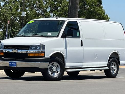 Used 2025 Chevrolet Express 2500 w/ Driver Convenience Package RWD image 8