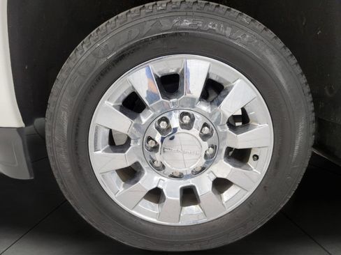 Used 2018 GMC Sierra 2500 Denali w/ Duramax Plus Package AWD/4WD image 3