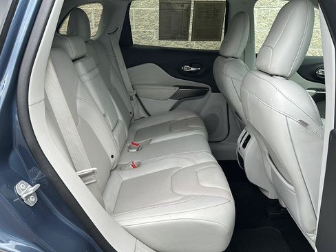 Used 2019 Jeep Cherokee Limited AWD/4WD image 13