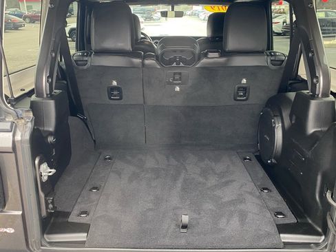 Used 2019 Jeep Wrangler Unlimited Sahara image 9