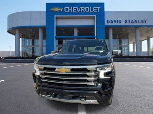 Used 2025 Chevrolet Silverado 1500 High Country AWD/4WD image 3