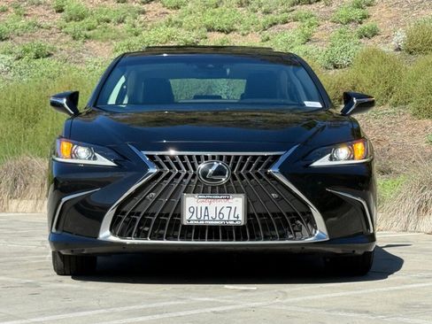 Certified 2025 Lexus ES 300h w/ Premium Package image 5