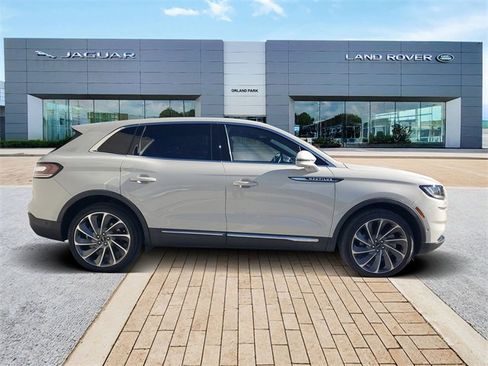 Used 2021 Lincoln Nautilus Reserve w/ Equipment Group 202A image 4