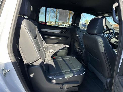 Used 2025 Buick Enclave Preferred image 13