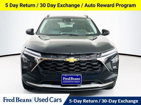Used 2025 Chevrolet Trax LT w/ Driver Confidence Package FWD image 3