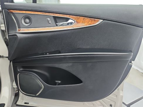 Used 2019 Lincoln Nautilus Reserve image 29