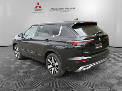 New 2025 Mitsubishi Outlander SE image 7
