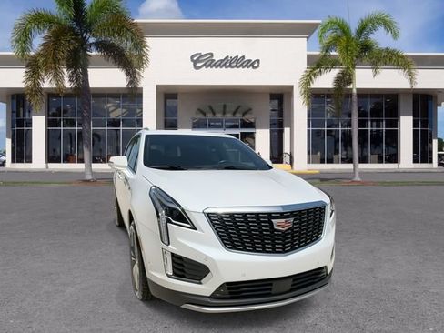 Certified 2024 Cadillac XT5 Premium Luxury w/ Technology Package FWD image 3