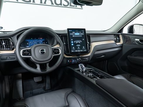 New 2026 Volvo XC60 B5 Ultra w/ Protection Package Premier image 16