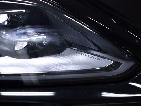 Certified 2026 Porsche Cayenne E-Hybrid Coupe AWD/4WD image 16