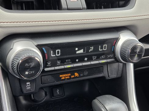 Certified 2020 Toyota RAV4 XLE AWD/4WD image 18