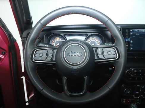Used 2024 Jeep Wrangler Unlimited Rubicon AWD/4WD image 21