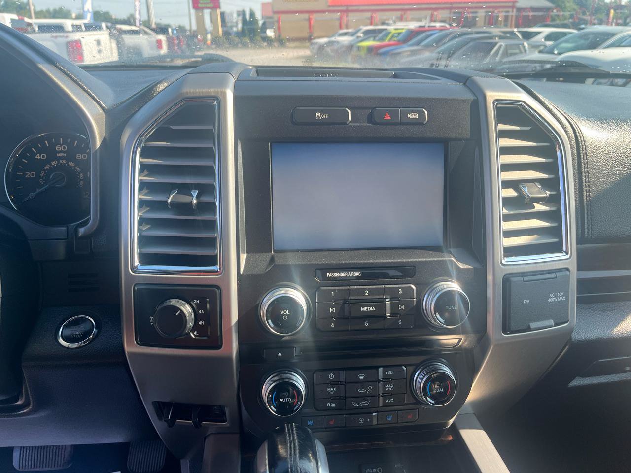 Used 2015 Ford F150 Platinum w/ Equipment Group 701A Luxury AWD/4WD image 11