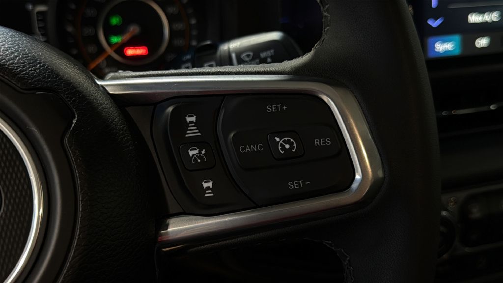 Used 2025 Jeep Wrangler Unlimited Sahara AWD/4WD image 24