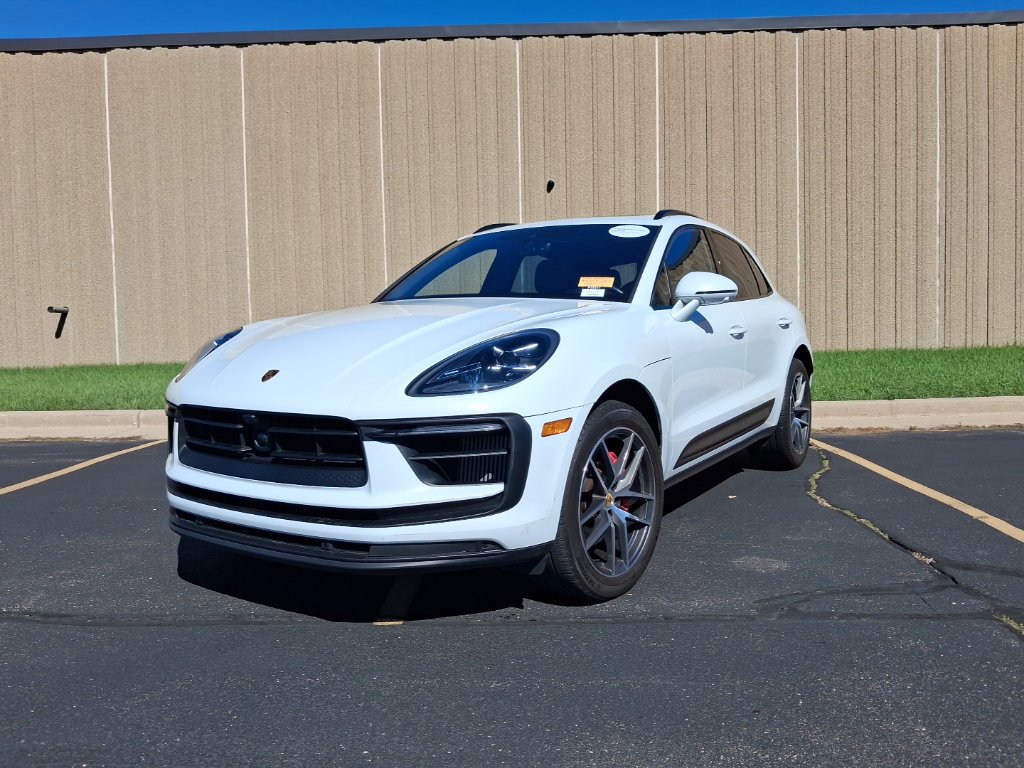 Certified 2024 Porsche Macan S AWD/4WD image 1
