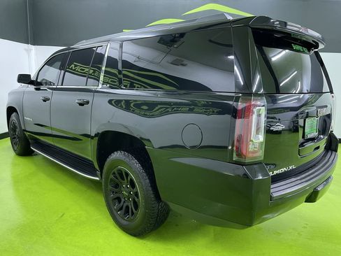 Used 2017 GMC Yukon XL SLE image 7