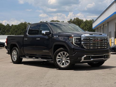 Used 2025 GMC Sierra 1500 Denali w/ Technology Package AWD/4WD image 2