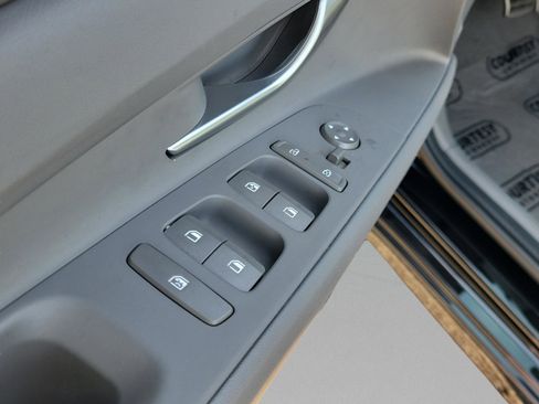 Used 2025 Hyundai Elantra Sport image 17