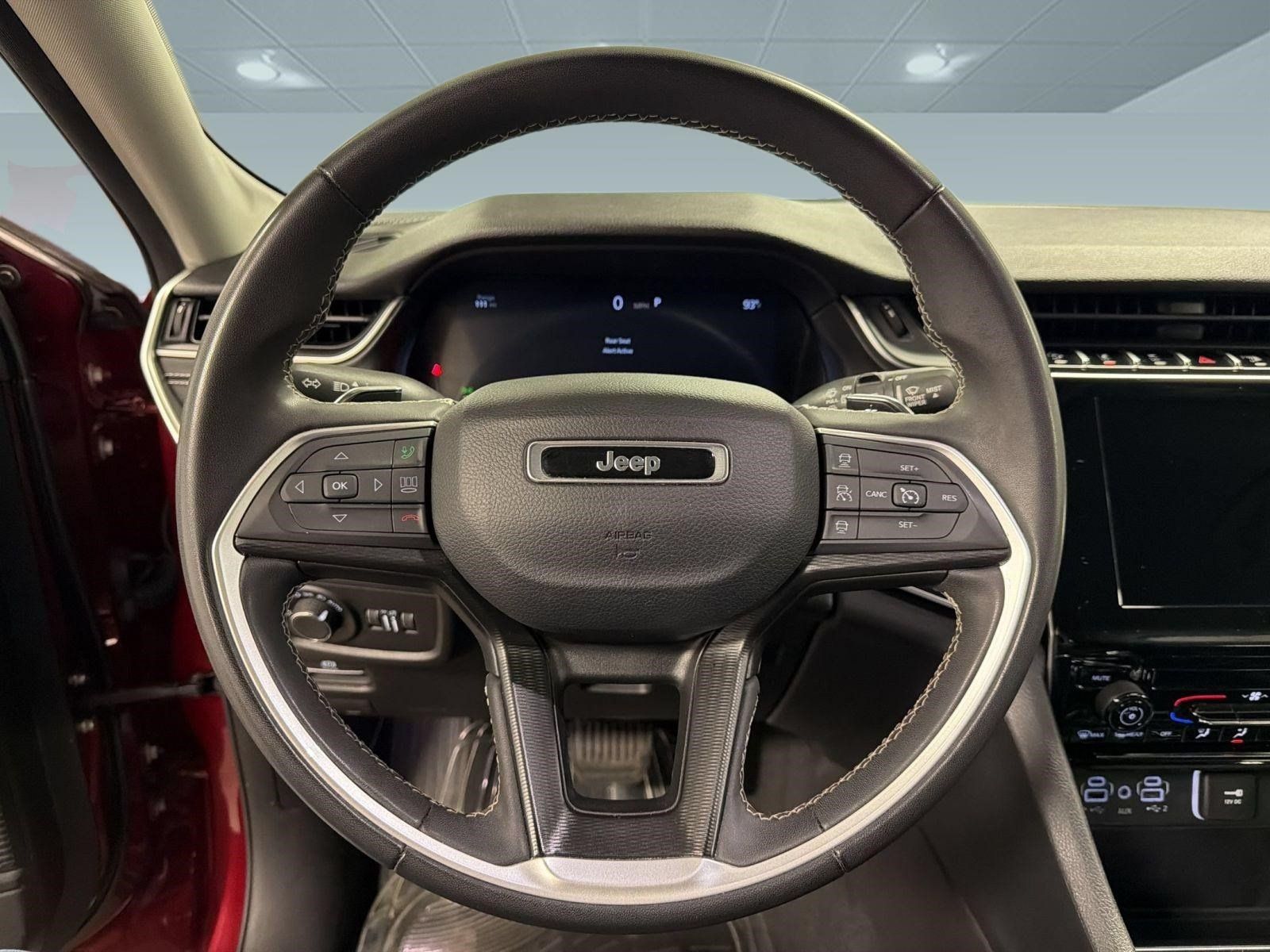 Used 2023 Jeep Grand Cherokee L Laredo RWD image 11