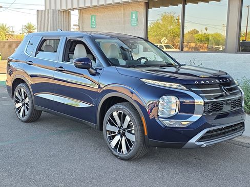 New 2026 Mitsubishi Outlander SE image 1